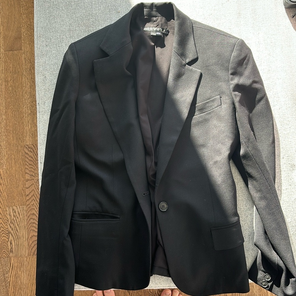 Women’s Theory blazer . Size 8, 23 and 3/4 inch length top to bottom of jacket